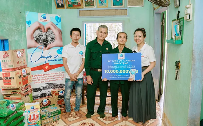 Hình ảnh banner liên hệ, đội ngũ hỗ trợ các cổng game uy tín